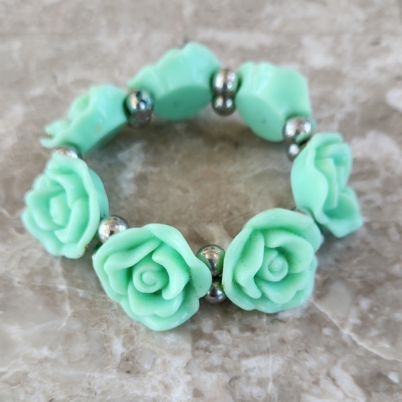Jewelry - Vintage Mint Green Rose Bracelet